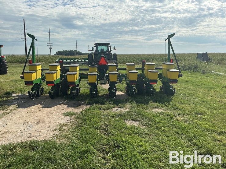 john-deere-1700-image-6