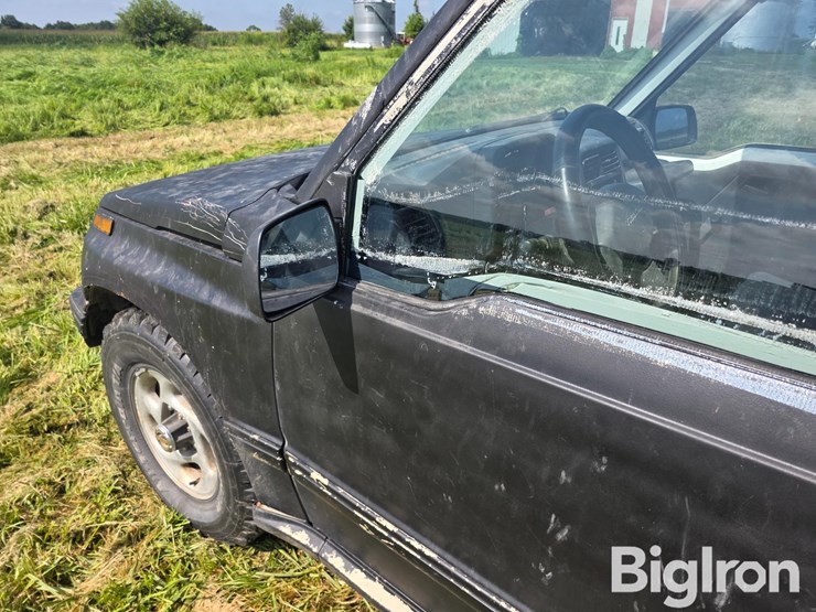 1995-chevrolet-tracker-image-15