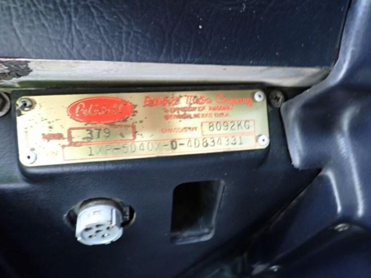 2004-peterbilt-379-image-15