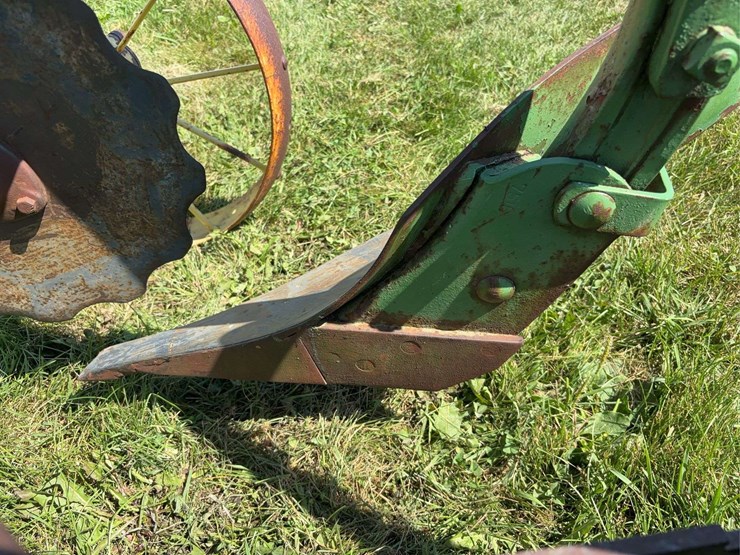 john-deere-12-image-10