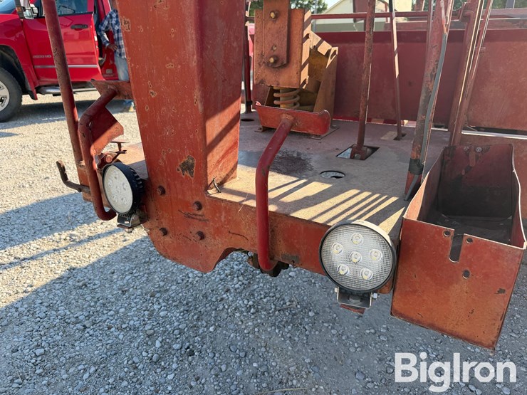 new-holland-1047-image-15