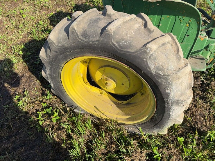john-deere-330-image-9