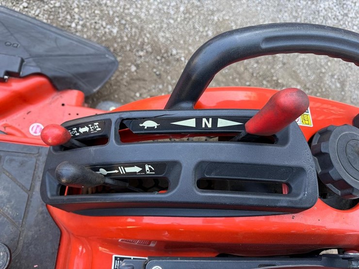 2014-kubota-bx2370-image-25