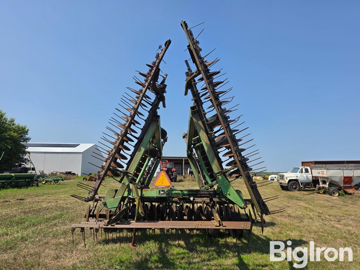 john-deere-235-image-6