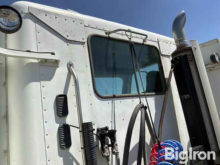 2007-freightliner-columbia-120-image-14