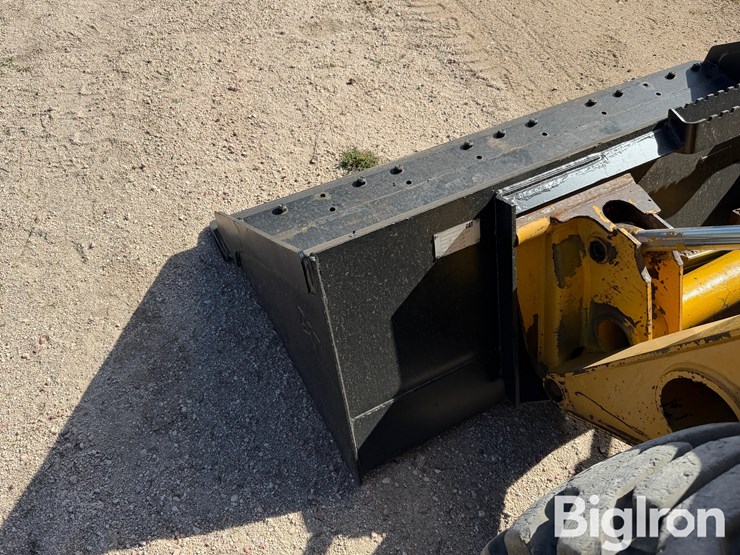 john-deere-325-image-14