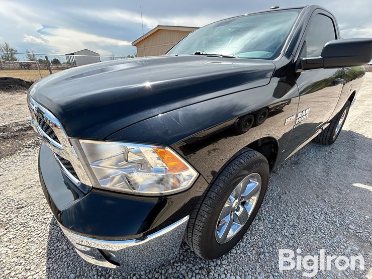 2022-ram-1500-classic-image-14