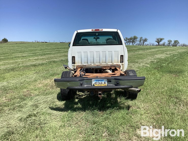 2004-chevrolet-silverado-2500-image-6