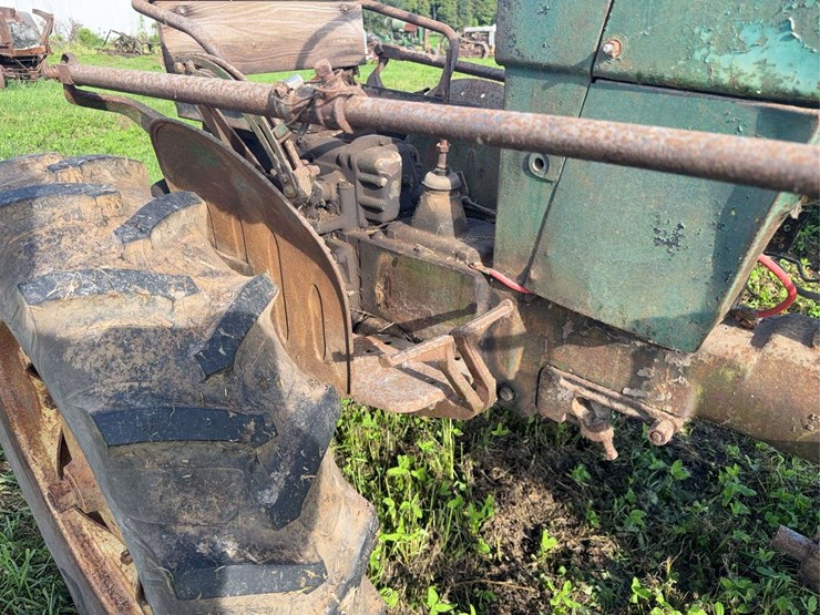 john-deere-330-image-11