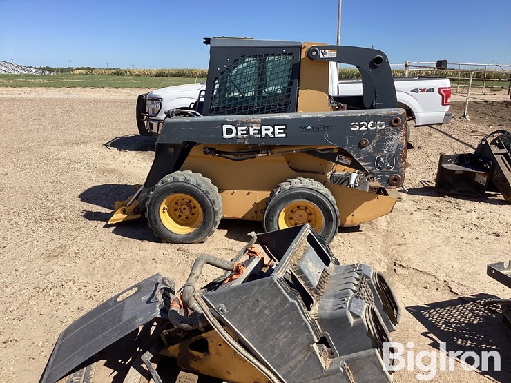 2011-deere-326d-image-8