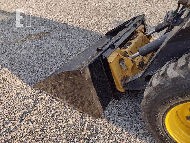 2019-deere-324g-image-16