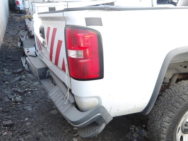 2015-gmc-sierra-3500-image-10