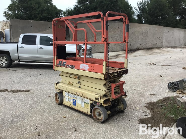 2002-jlg-1932e2-image-5
