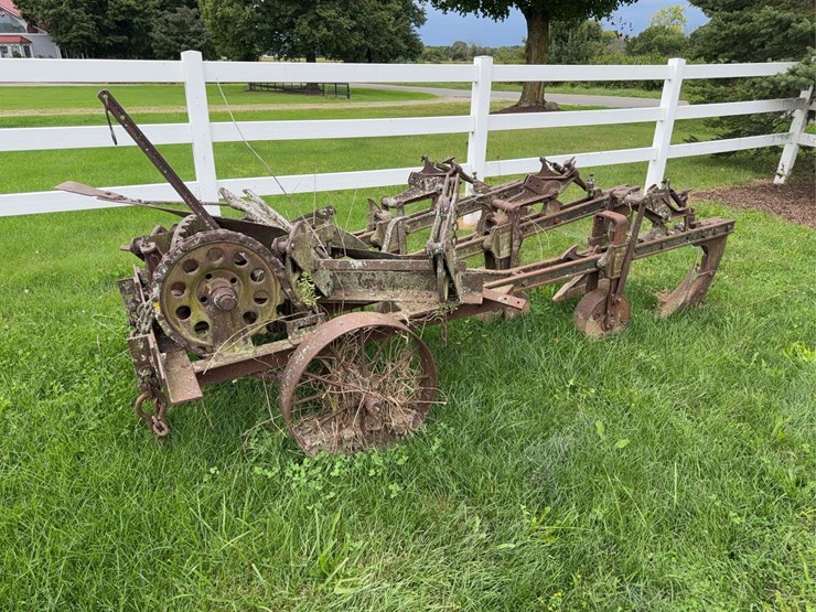 avery-3-bottom-self-lift-plow-image-1