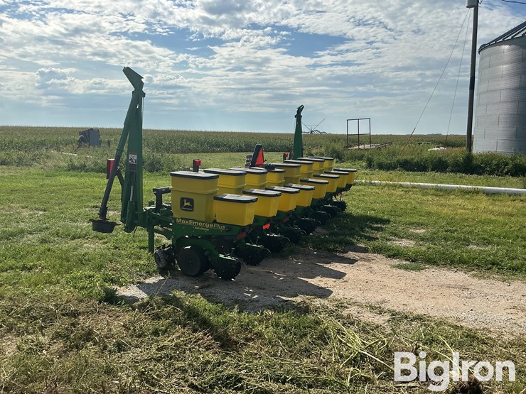 john-deere-1700-image-7