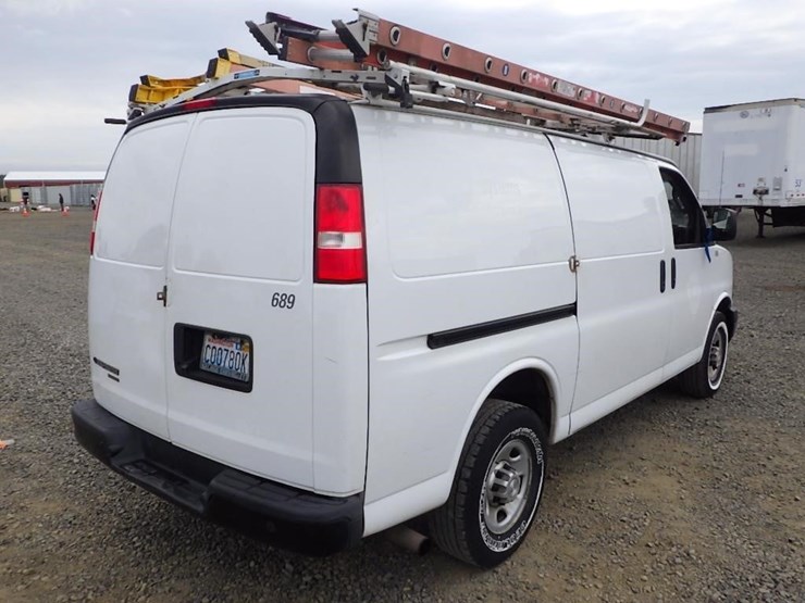 2016-utility-van-image-5