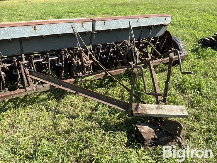 john-deere-11-image-13