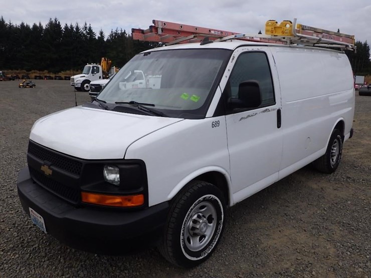 2016-utility-van-image-1