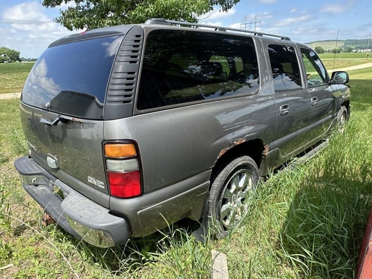 2005-gmc-denali-xl-image-3