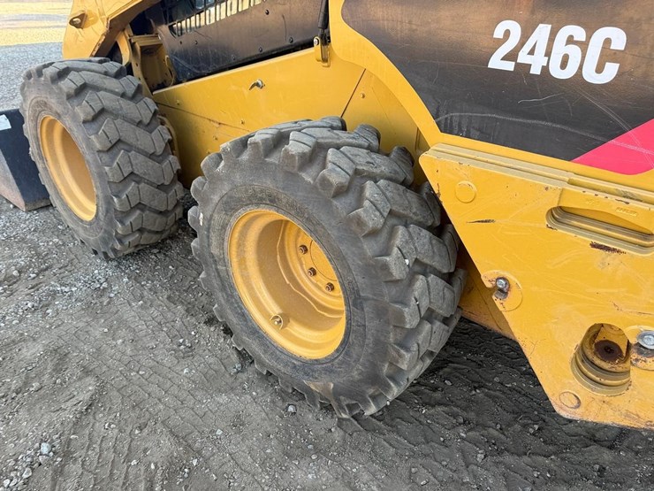 2012-caterpillar-246c-image-16