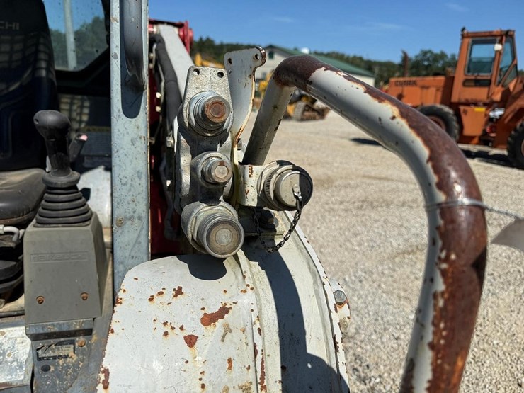 2013-takeuchi-tl230-image-11