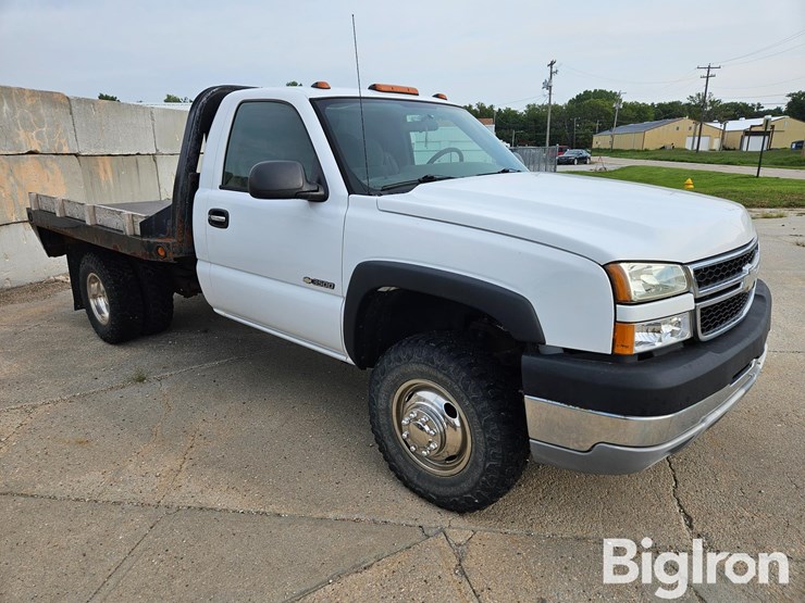 2006-chevrolet-silverado-3500-image-3
