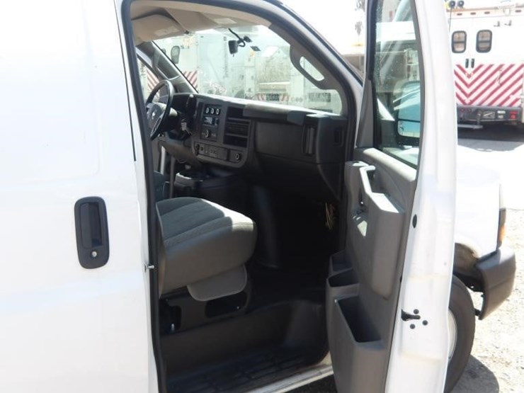 2019-chevrolet-express-2500-image-15