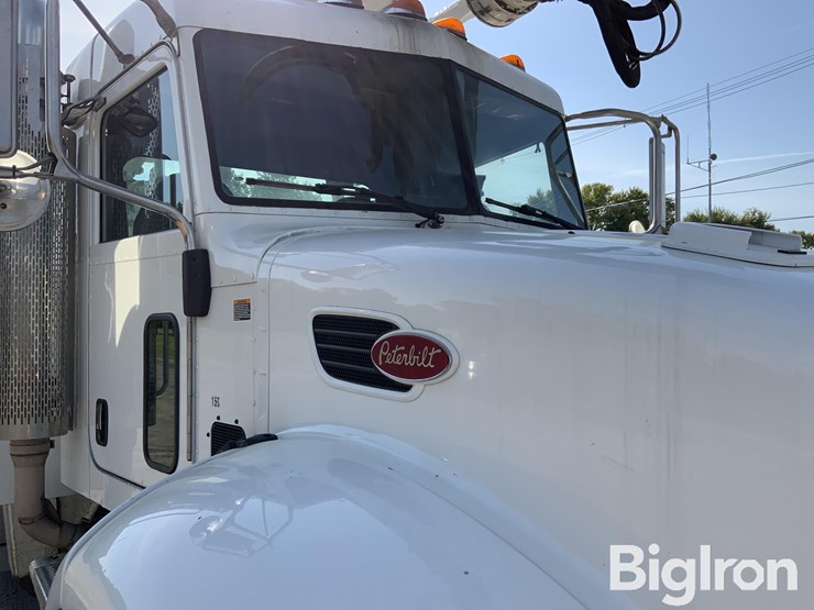 2013-peterbilt-348-image-12