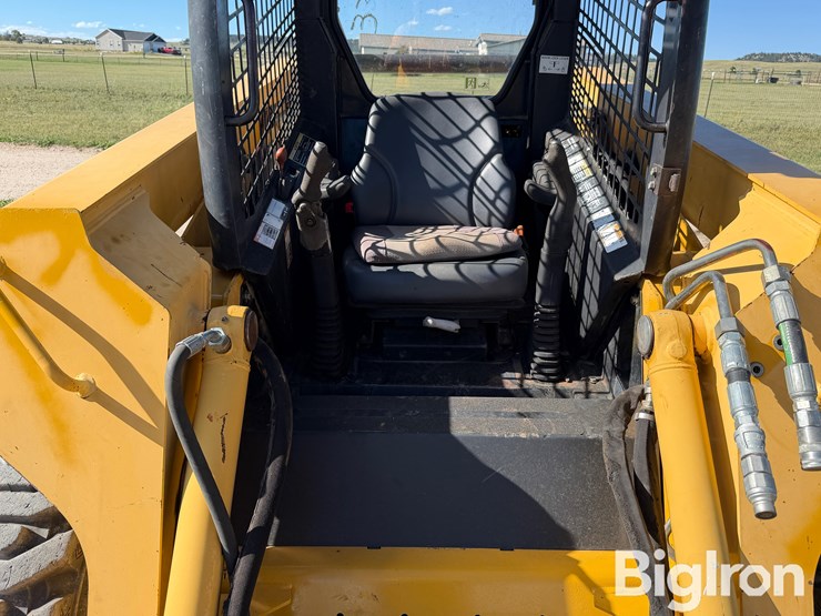john-deere-325-image-12