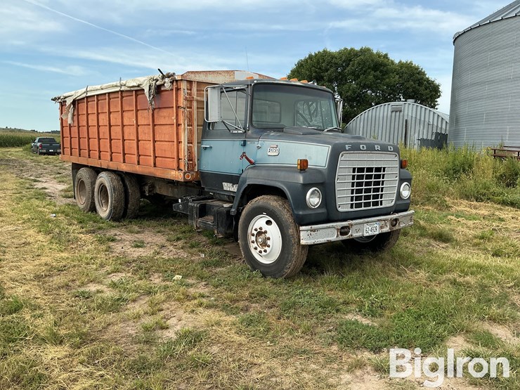 1981-ford-7000-image-3