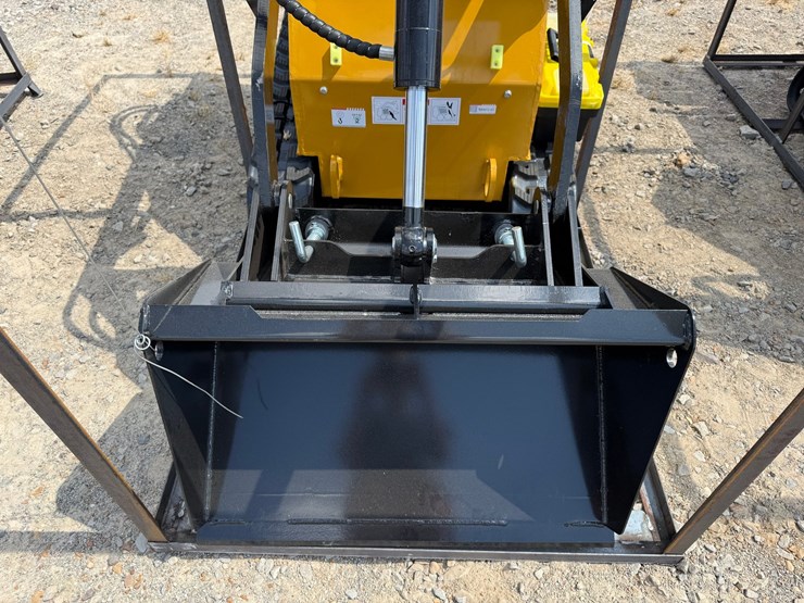 #84-•-unused-2026-agt-mx-crt23-stand-on-tracked-loader-mxcrt232026j00592-inv#4565-image-16