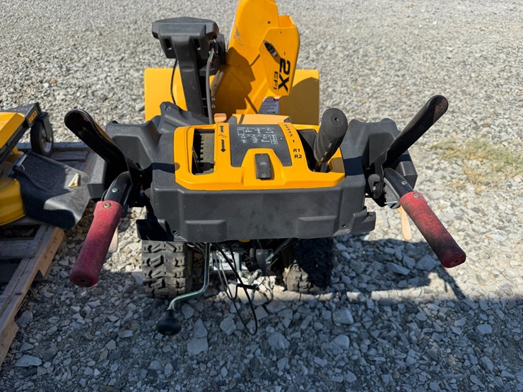 #16-•-cub-cadet-zx-30"-snow-blower-1i039b40077-inv#4519-image-15