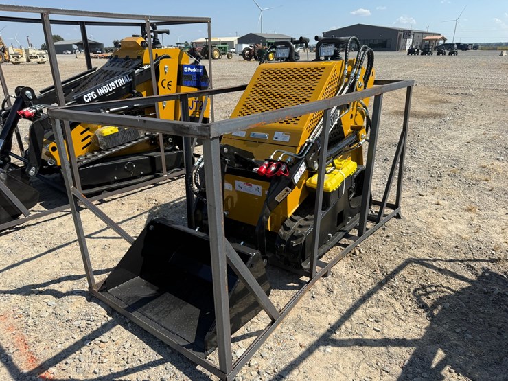 #83-•-unused-2026-agt-mx-crt23-stand-on-tracked-loader-mxcrt232026j00585-inv#4564-image-1