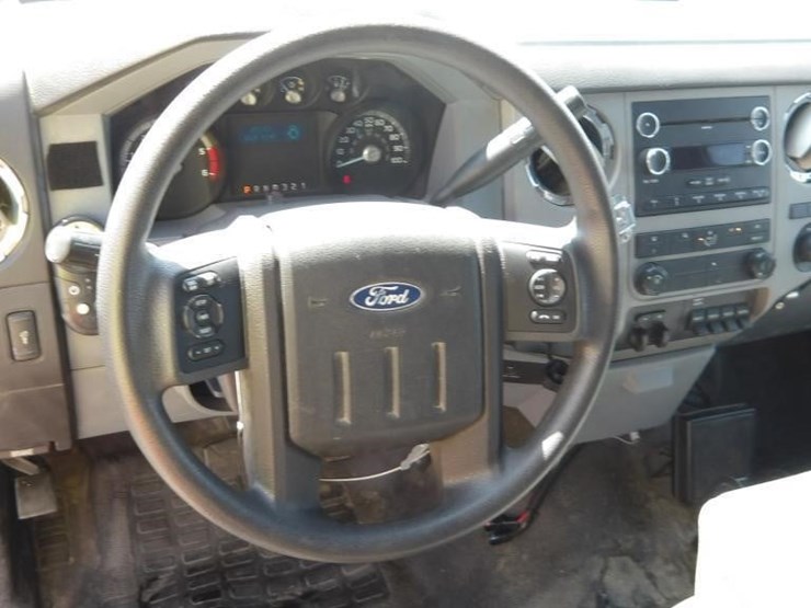 2011-ford-f550-image-17