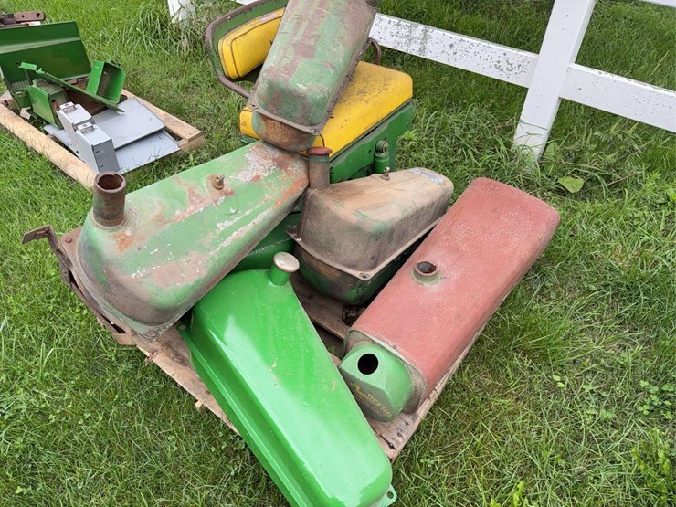 john-deere-fuel-tanks-image-1