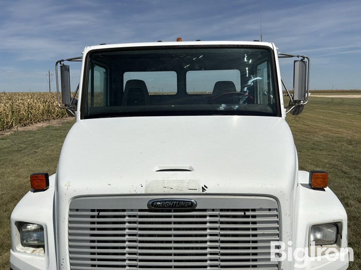 1999-freightliner-fl70-image-11