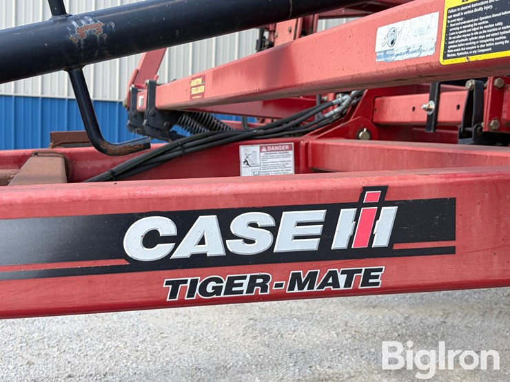 2011-case-ih-200-image-17