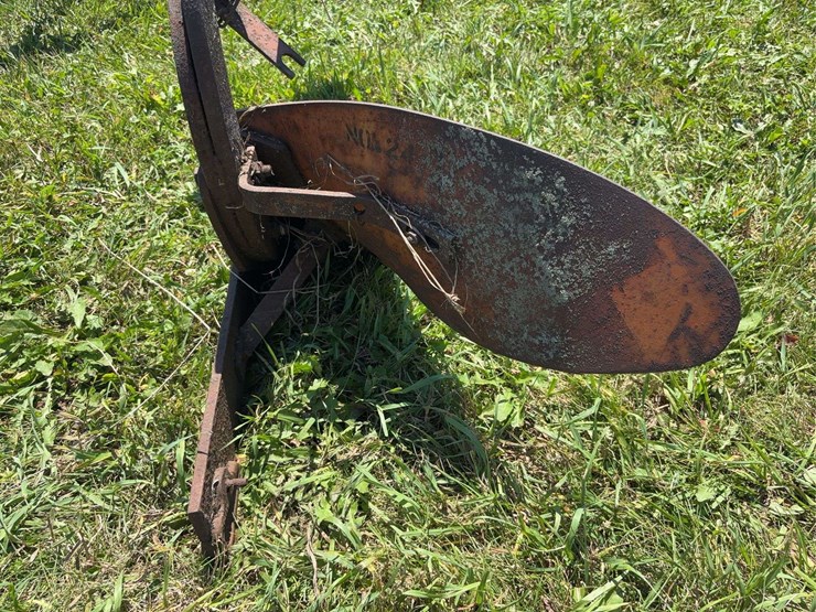 allis-chalmers-14”-one-bottom-moldboard-plow-image-10