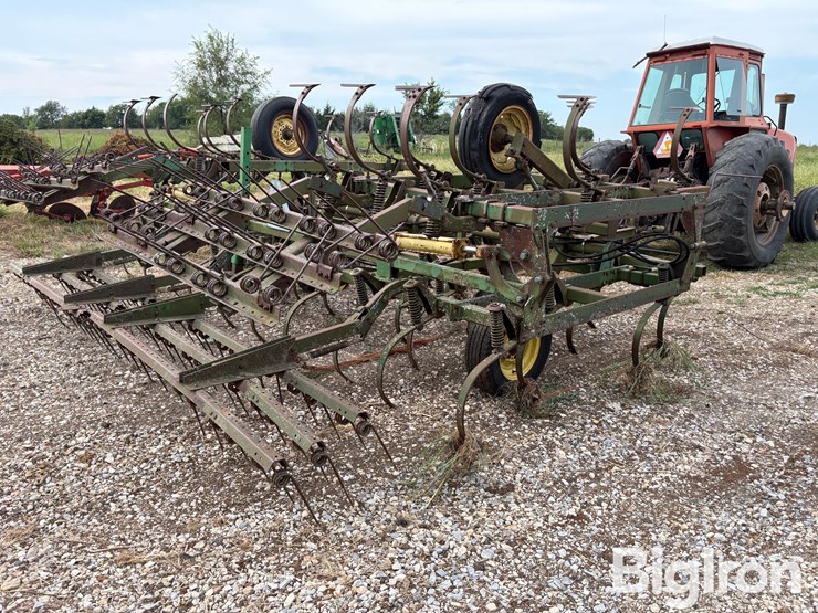 john-deere-1010-image-4