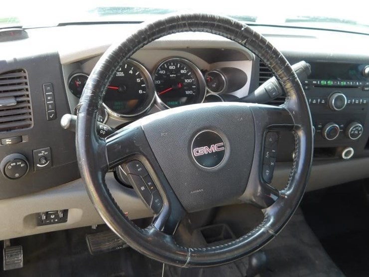 2012-gmc-sierra-3500-image-26