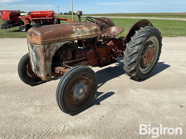 1944-ford-tractor-image-1