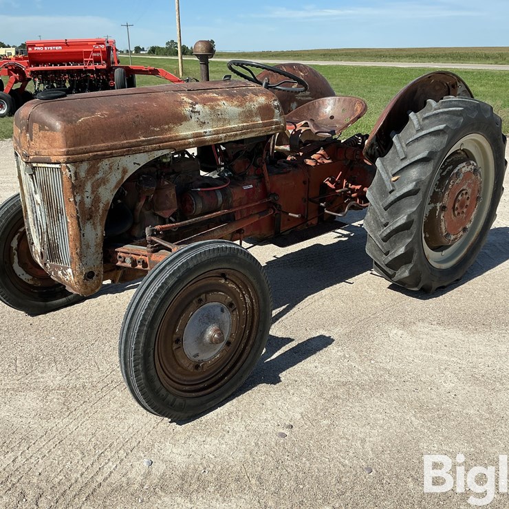 1944 FORD TRACTOR