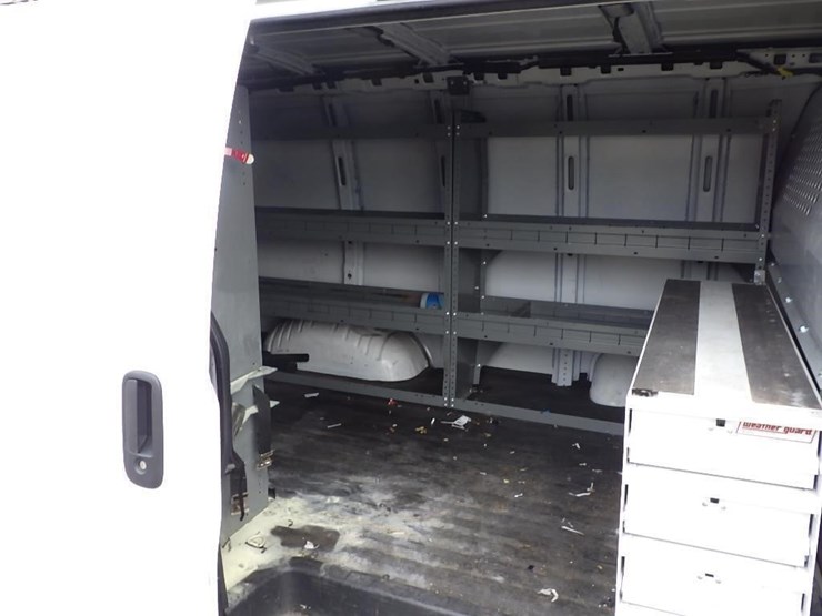 2016-utility-van-image-18