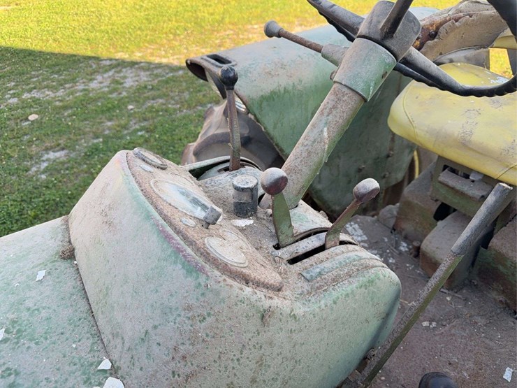 john-deere-4010-image-17