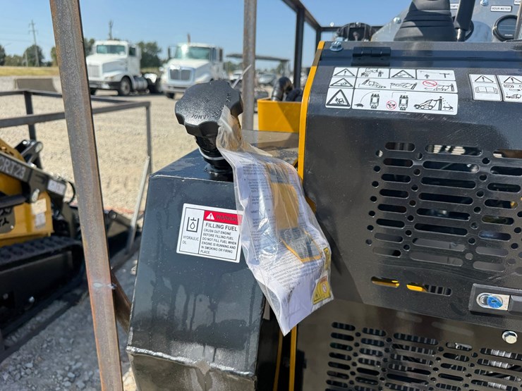 #76-•-unused-2026-cfg-kjt27-stand-on-skid-steer-loader-kjt272026m0622193-inv#4561-image-19