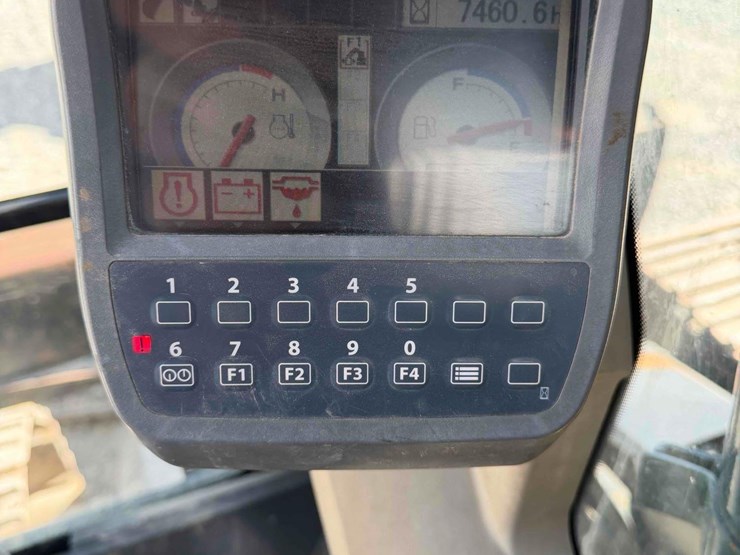 2011-deere-120d-image-28