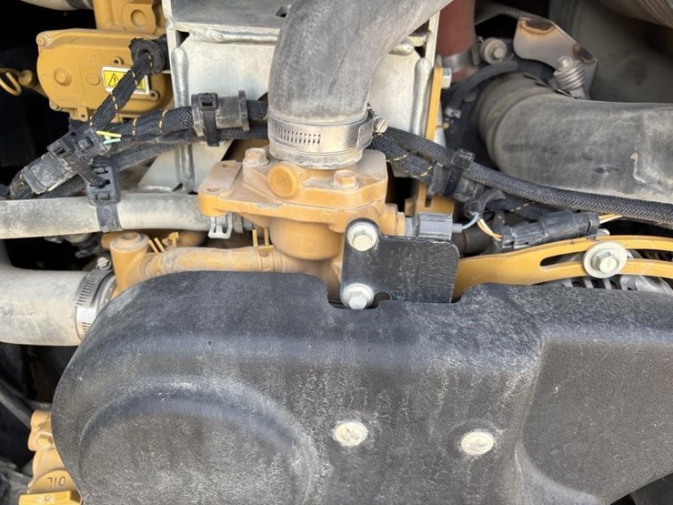 2021-caterpillar-299d3-image-45
