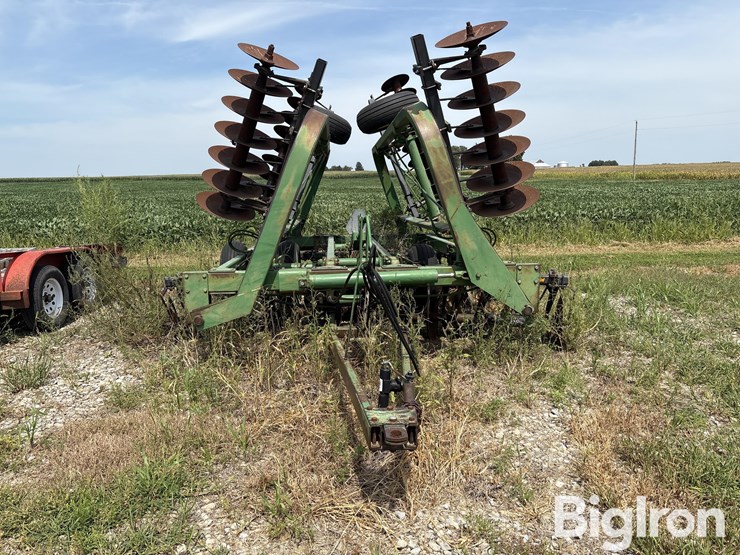 john-deere-235-image-2