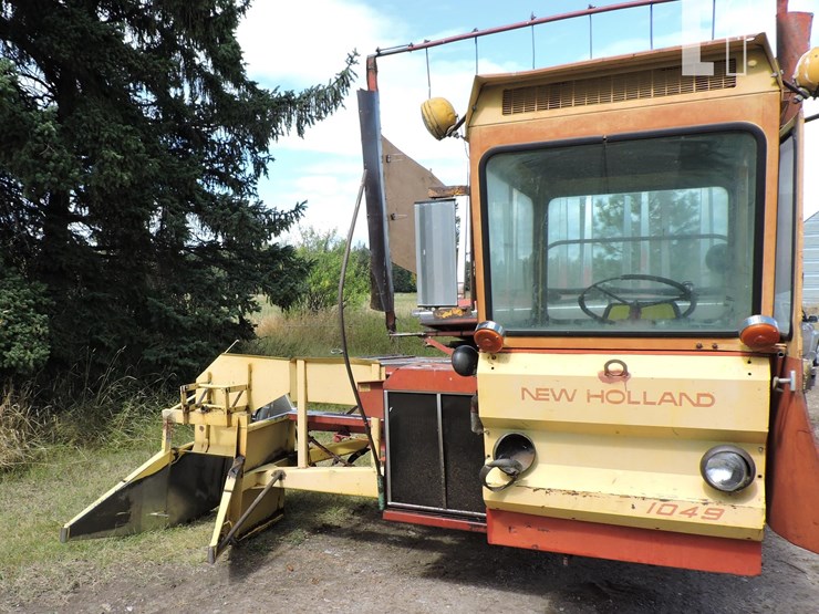 new-holland-1049-image-2