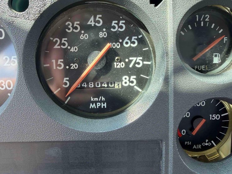 2000-freightliner-fl112-image-31